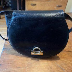 "High Fashion" black shoulder purse